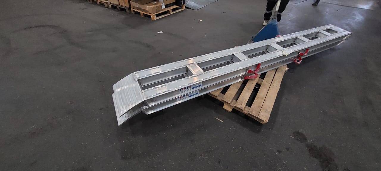 Сходни алюминиевые для техники до 5 тонн  в Санкт-Петербурге фото 3 Транспорт Санкт-Петербург