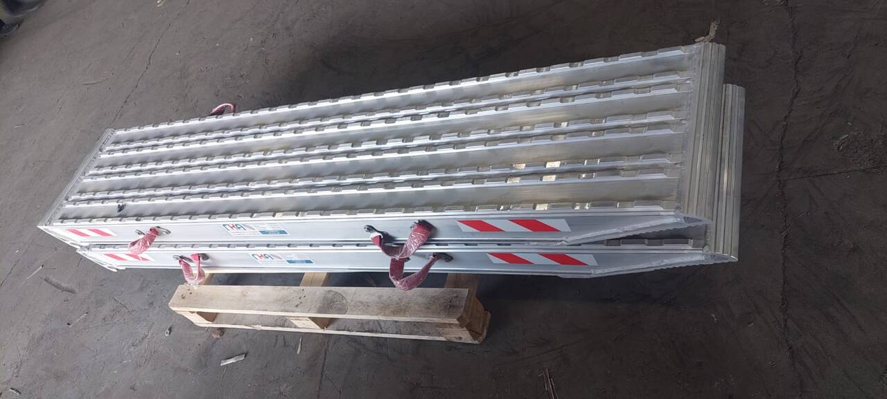 Алюминиевые трапы для заезда техники от производителя в Санкт-Петербурге фото 1 Транспорт Санкт-Петербург Алюминиевые трапы для заезда техники от производителя в Санкт-Петербурге фото 1 Транспорт Санкт-Петербург