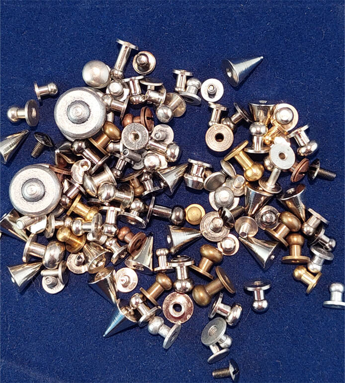 Кобурные кнопки, на винте и забивные в Москве фото 1 Личные вещи Москва Кобурные кнопки, на винте и забивные в Москве фото 1 Личные вещи Москва