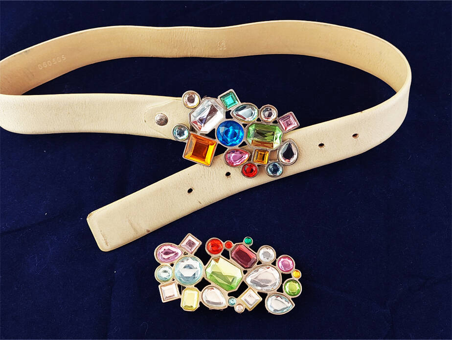 Пряжка для ремня со стразами в Москве фото 1 Личные вещи Москва