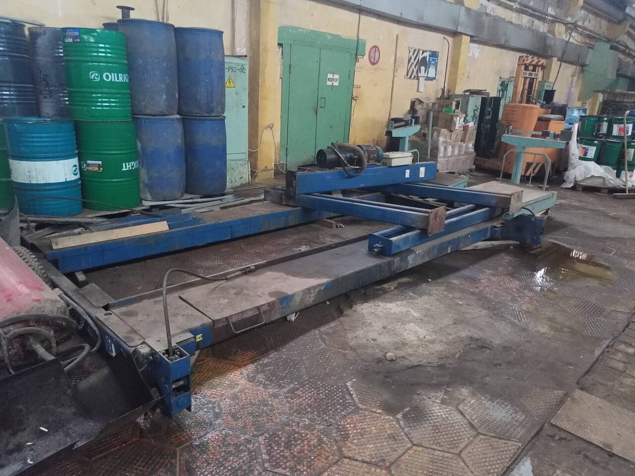 Четырехстоечный подъемник электромеханический