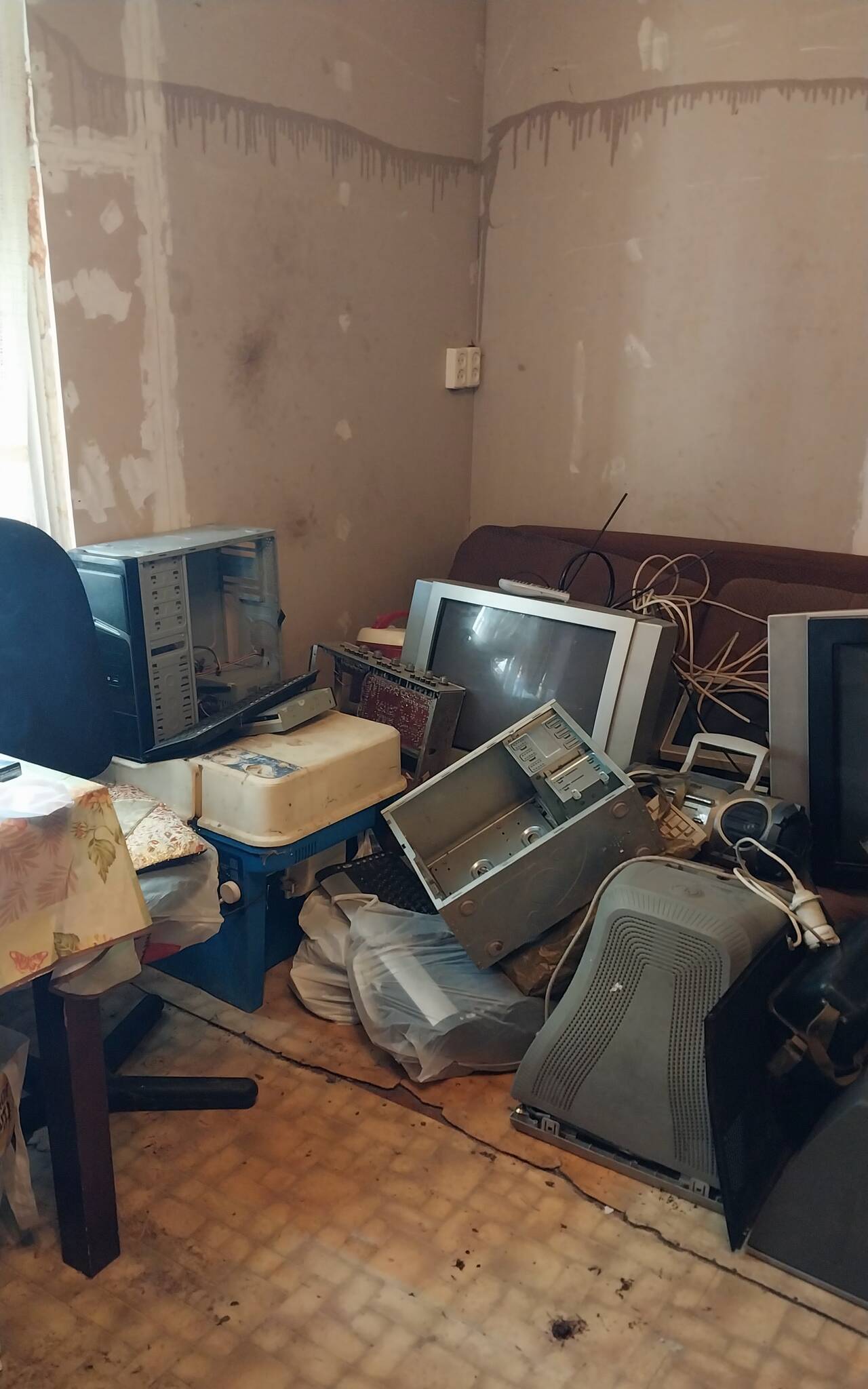 Телевизоры , мониторы и другое 