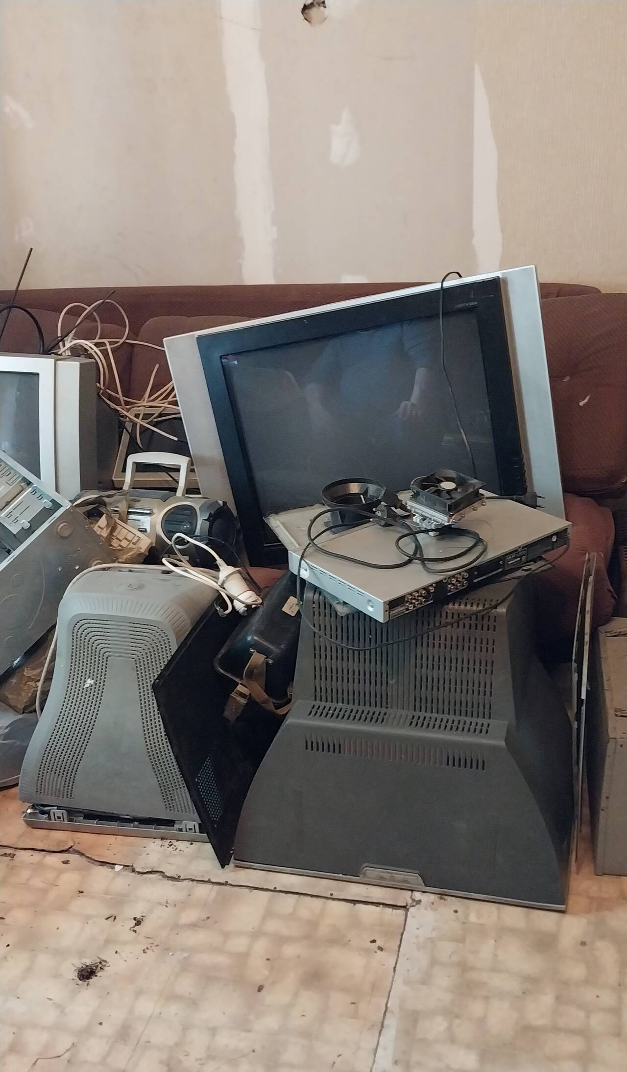 Телевизоры , мониторы и другое  в Санкт-Петербурге фото 6 Бытовая электроника Санкт-Петербург