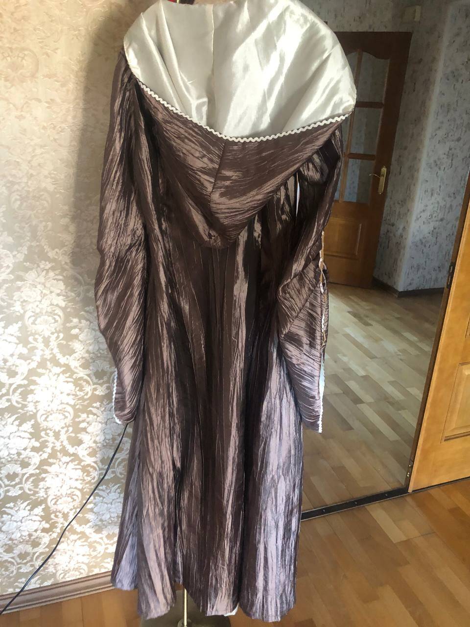 Платье средневековое карновальное  в Санкт-Петербурге фото 4 Личные вещи Санкт-Петербург