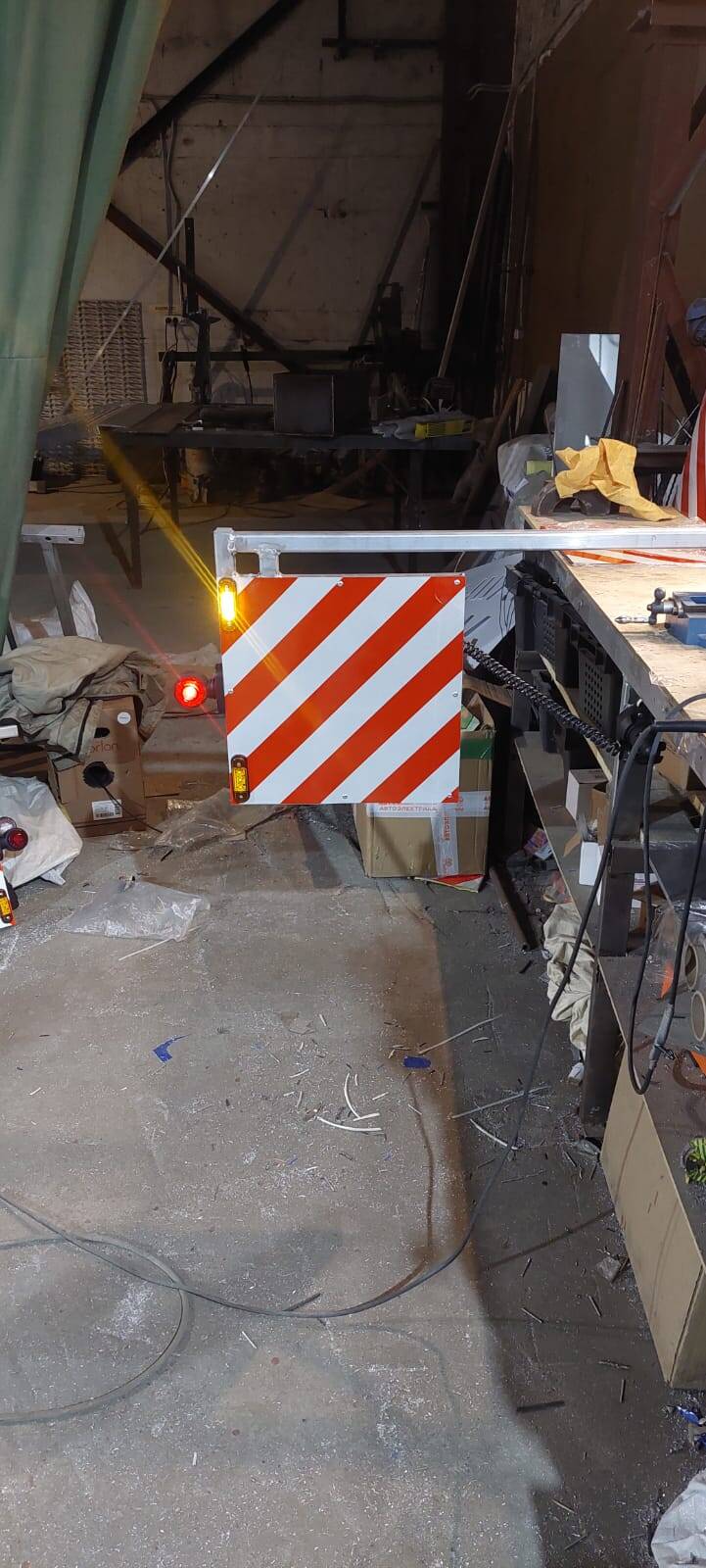 Знак негабарита максимальная комплектация  в Санкт-Петербурге фото 1 Транспорт Санкт-Петербург