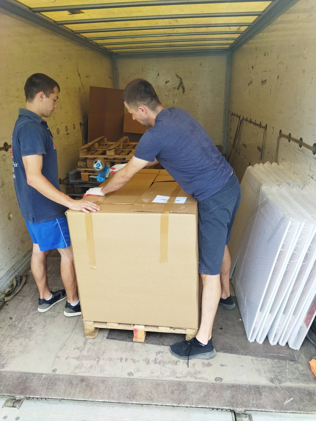 Транспорт с гидробортом, грузчики, такелаж в Волгограде фото 6 Услуги Волгоград