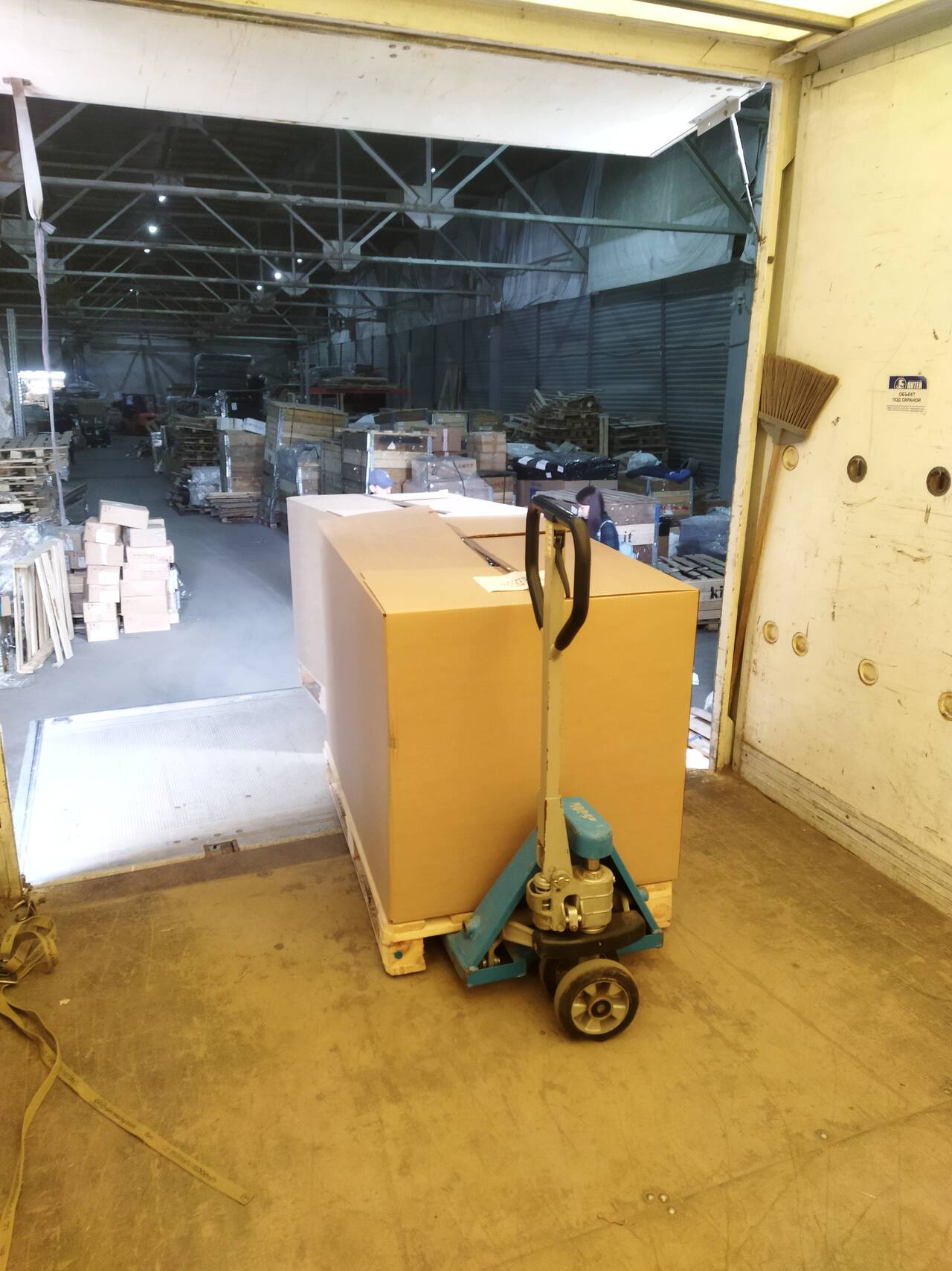 Гидролифт. манипулятор, гидроборта, грузчики в Волгограде фото 4 Услуги Волгоград